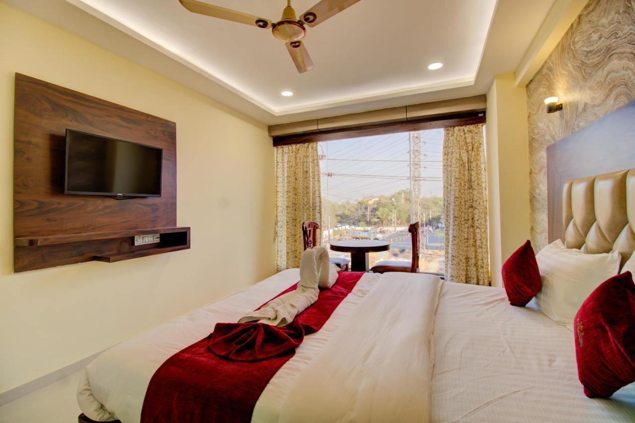 Hotel Samaira Residency,Dombivali Dive Eksteriør billede